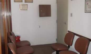 Imagem 4: Andar comercial com 2 salas pequenas e 1 bem grande no centro