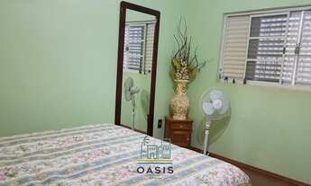 Imagem 2: Sobrado para venda tem 240 metros quadrados com 4 quartos em Vila Totoli - Franca - SP