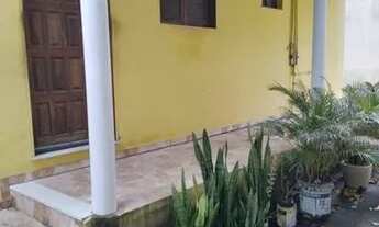 Imagem 4: Terreno de 360 m2 com 2 casas, garagem com 2 vagas e quintal grande