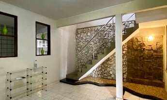 Imagem 2: Casa com 250m2 05 quartos no <br>Cohatrac