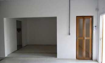 Imagem 2: Excelente casa comercial com amplo estacionamento !