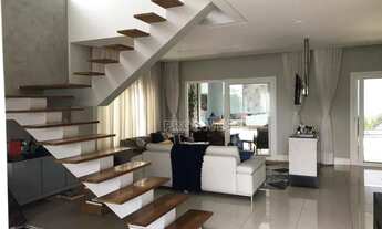 Imagem 5: Casa de Condomínio para venda em Golf Village de 340.00m² com 4 Quartos, 4 Suites e 4 Gara