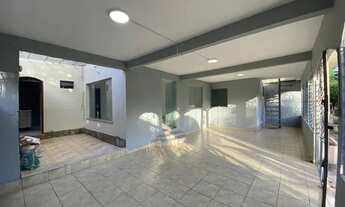 Imagem 3: Casa com 4 Suítes, Garagem para 2 carros, ampla Varanda, em Alameda Fechada na Pedreira