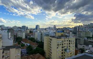 Imagem 10: Apartamento semimobiliado de 83m², 3 dormitórios, reformado com vista para o Guaíba, na Ci