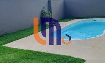 Imagem: Linda Casa com piscina e área de churrasqueira