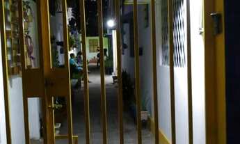 Imagem 5: Quarto individual em prédio com mobília e cozinha montada