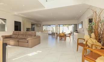 Imagem 2: Sobrado com 04 suítes e 03 vagas de garagem Bom Retiro Matinhos