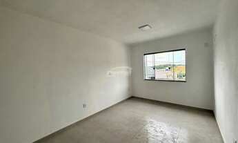 Imagem 5: Com aprox 85m², o imovel possui 02 amplos dormitórios, sendo um com sacada, sala de estar