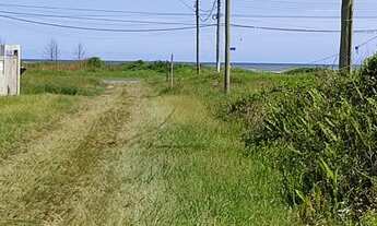 Imagem 2: Terreno pé na areia bem grande, muito próximo a praia