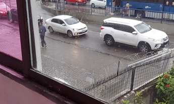 Imagem 2: VENDO casa na Av. Agamenon Magalhães com 620m² - Recife - PE