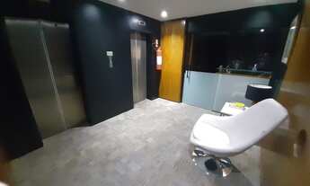 Imagem 5: SALA COMERCIAL 74m2 , JANELAS GRANDES, PERSIANAS, LUMINÁRIAS. 2 VAGAS, 2 BANHEIROS. VENHA