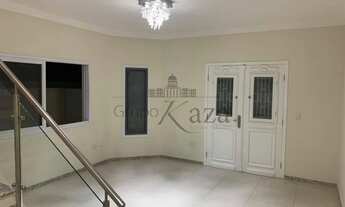 Imagem 2: Casa de condomínio para aluguel possui 257 metros quadrados com 3 quartos