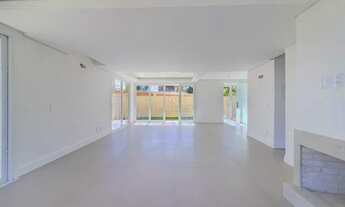 Imagem 6: Casa a venda com 3 dorms, 4 vagas e 288m2 no bairro Vila Assunção, na zona sul de Porto Al