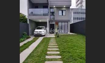 Imagem: Casa localizada próximo a igreja matriz