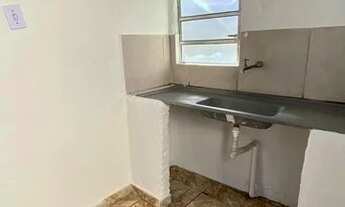 Imagem 2: Casa em quintal compartilhado com outras 7 casas