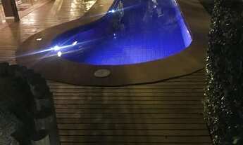 Imagem 3: Casa para aluguel e venda possui 450 metros quadrados com 4 quartos.