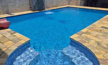 Imagem: Piscina com cascata e ponto de hidro