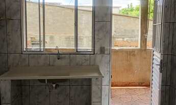 Imagem 4: Sobrado de 2 cômodos grandes com área de serviço individual com portão