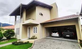 Imagem: Casa à venda, 4 quartos, sendo 1 suíte