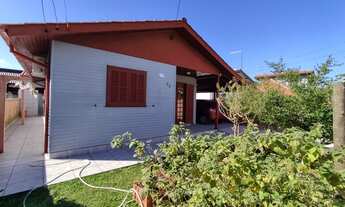 Imagem 2: Ótima casa à venda na Praia da Gamboa, em Garopaba.<br><br>O imóvel em madeira
