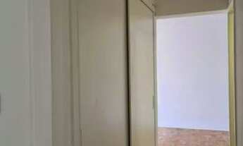 Imagem 3: Apto todo reformado sendo 2:dorm uma suíte, lavabo ,armários novos ,excelente local a 3 qu