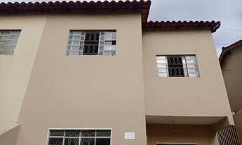 Imagem: Casa duplex avenida principal do bairro