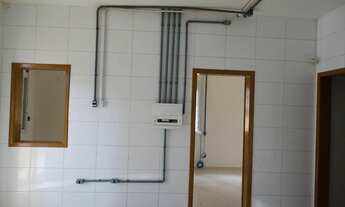 Imagem 6: Excelente casa comercial com amplo estacionamento !