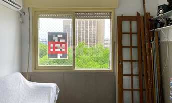 Imagem 4: Apartamento 1 dormitório, de frente, com vista para o Guaíba em todas as peças