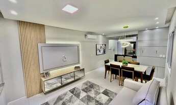 Imagem 4: Decorado de frente, com vista p/ praça em prédio com infraestrutura de lazer