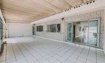 Imagem: Casa alto padrão com ampla área de lazer