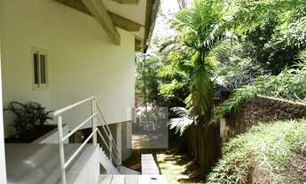 Imagem 2: Casa de condomínio sobrado para aluguel e venda possui 430 metros quadrados com 3 quartos