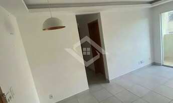 Imagem 3: Casinha de Boneca Reformada com Vista Verde e Piscina Taquara