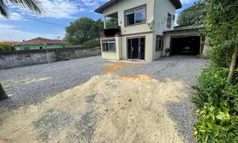 Imagem 4: Casa de esquina com amplo terreno a poucos metros da Praia de Itapirubá no bairro Boa Vist