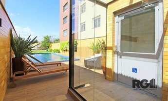 Imagem 5: Apartamento de três quartos com suíte e duas vagas de garagem no bairro Passo da Areia, em