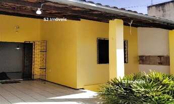 Imagem 2: Casa com suíte, quintal e 2 vagas próxima ao Colégio Christus Sul