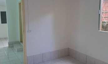 Imagem 7: Aluga-se casa de 2 quartos, de fundos, pertinho do centro!