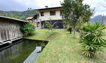 Imagem 7: Casa semi mobiliada à venda com 4 dormitórios e amplo terreno contendo 1.198,00m² localiza