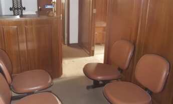 Imagem 3: Andar comercial com 2 salas pequenas e 1 bem grande no centro