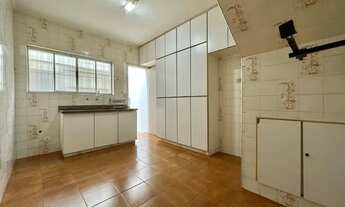 Imagem 3: Sobrado de rua na Mooca com 2 dormitórios e próximo ao transporte público e comércios da r