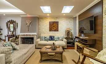 Imagem 2: Casa a venda com 3 dormitorios, 4 vagas e 280m2 no bairro Ipanema, na zona sul de Porto A