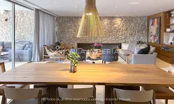 Imagem 3: Casa assinada por Marcio Kogan à venda no Condomínio Fazenda Boa Vista