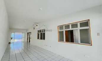 Imagem 2: Casa alto padrão com ampla área de lazer