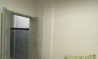 Imagem 5: Lt; Casa em frente à praça camerindo