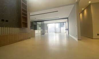 Imagem 3: Casa de condomínio térrea para aluguel possui 235 metros quadrados com 3 quartos