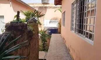 Imagem 7: Casa dos sonhos, com design elegante, um lindo jardim e uma área gourmet! Não perca!