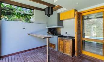 Imagem 7: Casa a venda com 3 dorms, 2 vagas e 199m2. Localizado no bairro Guaruja, na zona sul de Po