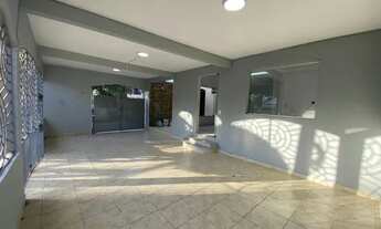 Imagem 2: Casa com 4 Suítes, Garagem para 2 carros, ampla Varanda, em Alameda Fechada na Pedreira