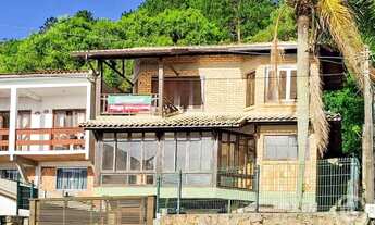 Imagem: Casa espaçosa e semimobiliada em Sambaqui