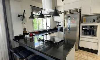 Imagem 4: Sobrado para venda possui 207 metros quadrados com 3 quartos em Hugo Lange - Curitiba - PR