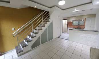 Imagem 2: Casa tríplex com piscina em condomínio no Pechincha